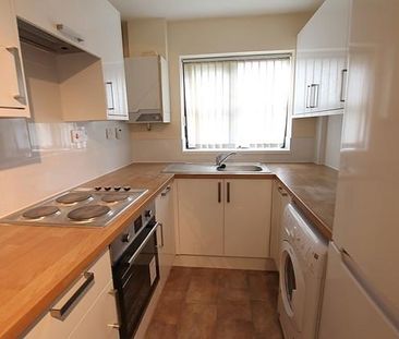 2 bedroom terraced house to rent - Photo 4