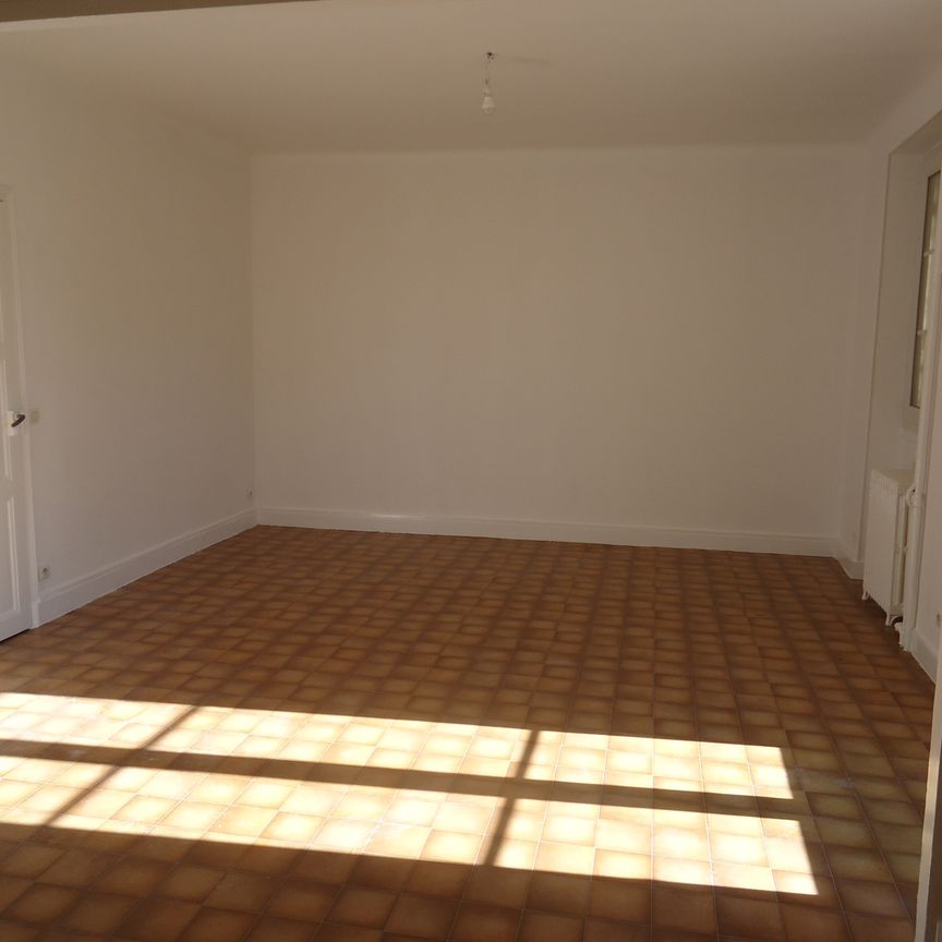 Location Appartement 5 pièces 101m² VARENNES VAUZELLES 58640 - Photo 1