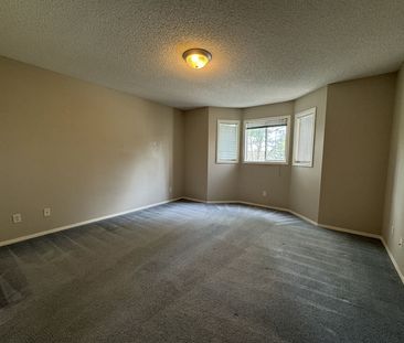 1526 Centre a Street Northeast, Calgary - Photo 2