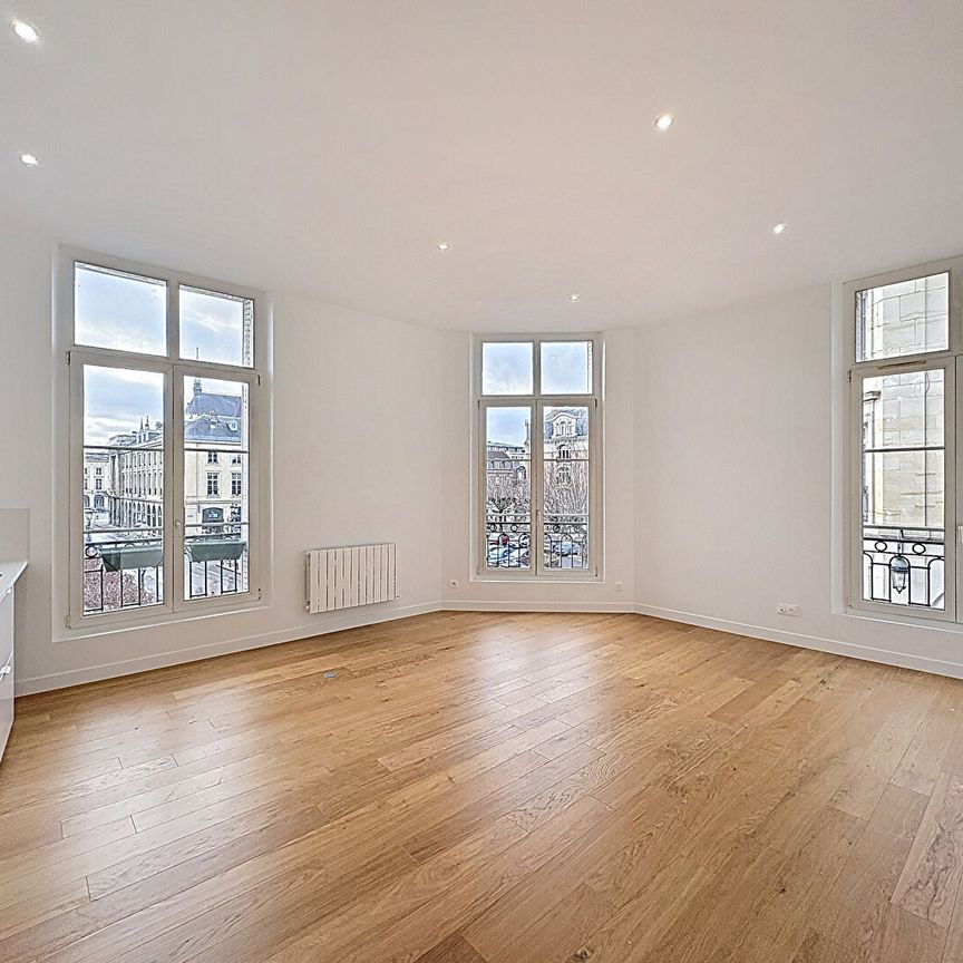 Appartement à louer - REIMS -PLACE DU FORUM - Photo 1