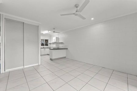 GROUND FLOOR - 2 BEDROOM UNIT - CLOSE TO CBD - Photo 2