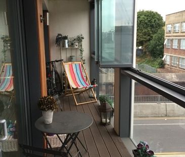 2 Bed Flat, Wonder House, E8 - Photo 4