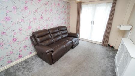 5 bedroom semi-detached house to rent - Photo 3