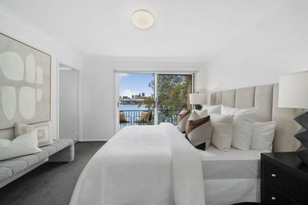 Harbour-facing waterfront reserve townhouse with sweeping views. - Photo 4