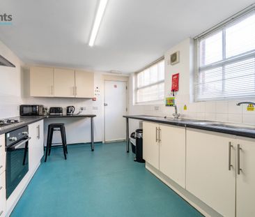 property to rent - Photo 5