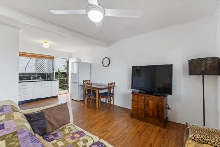 Centrally located unit - Photo 4