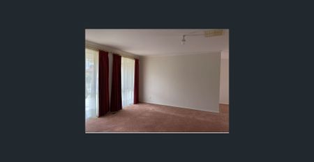 LARGE FAMILY HOME! - Photo 2