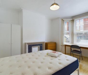 5 bedroom terraced house to rent - Photo 4