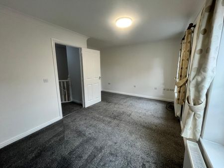 5 bed town house to rent Felton Close, Stafford ST17 - Photo 2