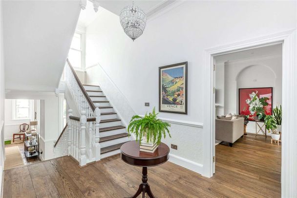 An exceptional six bedroom Victorian property with garage on Richmond Hill - Photo 1