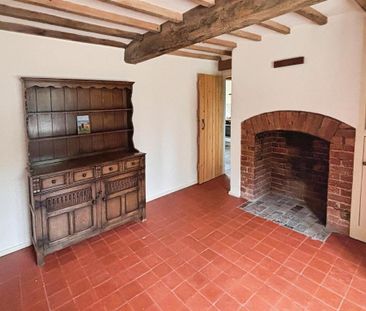 3 bedroom character property to rent - Photo 2