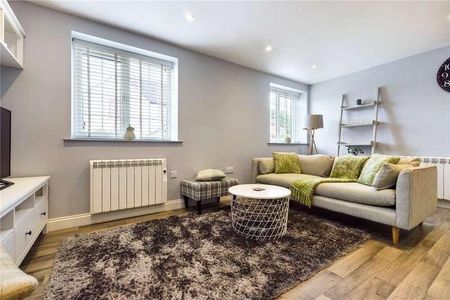 Hollycroft, Ashford Hill, Thatcham, Hampshire, RG19 - Photo 2