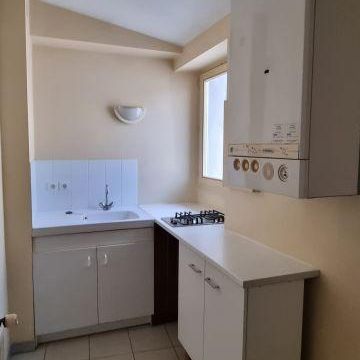 Location Appartement 2 pièces 41m² CHOMERAC 07210 - Photo 1