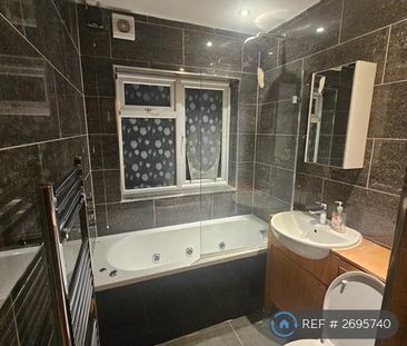 1 bedroom in a flat share to rent - Photo 1