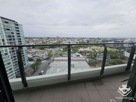 PROXIMITY HAMILTON PORT-SIDE STYLISH HARBOUR-SIDE LIVING! unfurnished 1Bed Apt - Photo 2