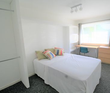 3 Bed Flat, Fairfield Court, M14 - Photo 5