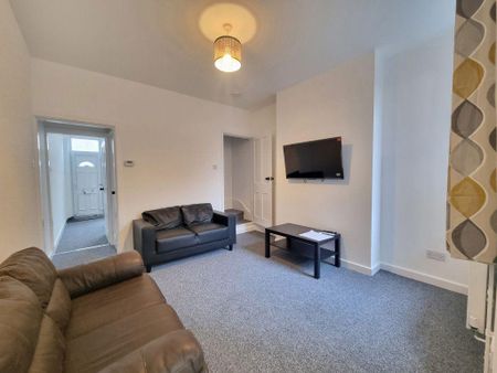 3 bedroom terraced house to rent - Photo 2