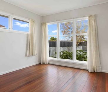 Prime Family Home in Fantastic Location – Wal... - Photo 5