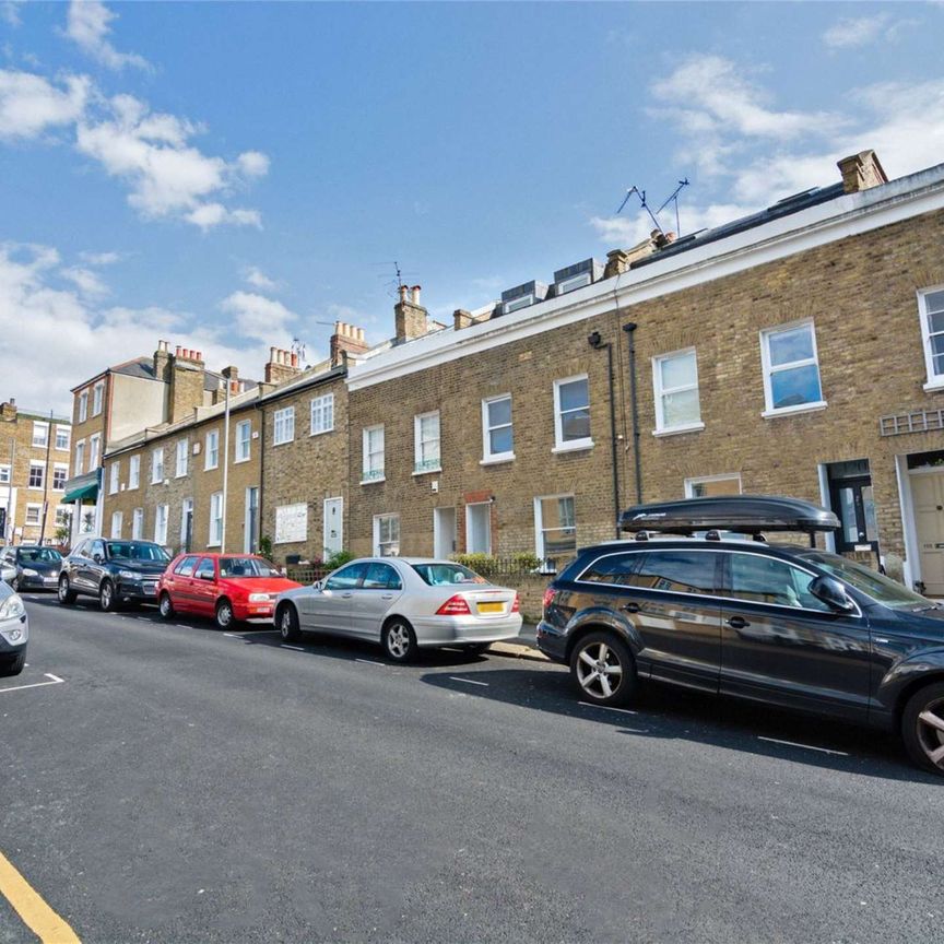 An ideal three bedroom cottage well located "between the commons" - Photo 1