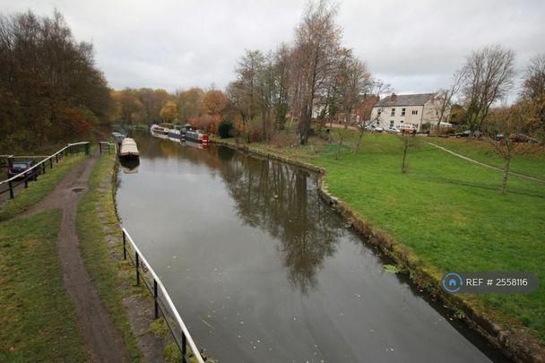 4 bedroom end of terrace house to rent - Photo 1