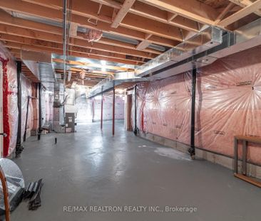 For Lease - 2 Yang Street, Richmond Hill, Ontario - Photo 2