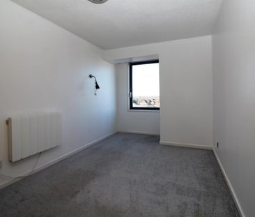 1 Bedroom Flat - Purpose Built To Let - Photo 2