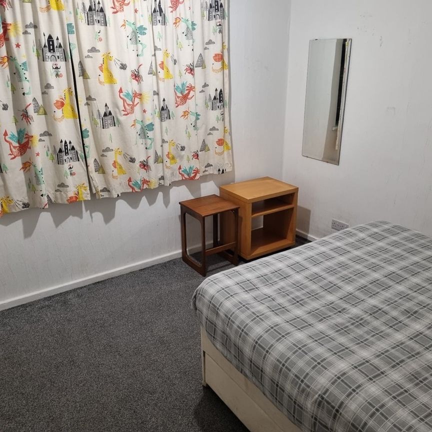 Room in a Shared House, Fernhill Way, L20 - Photo 1