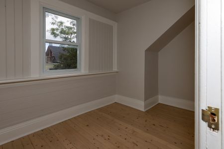 For Lease - 333 Millard Avenue Unit# Upper, Newmarket, Ontario - Photo 2