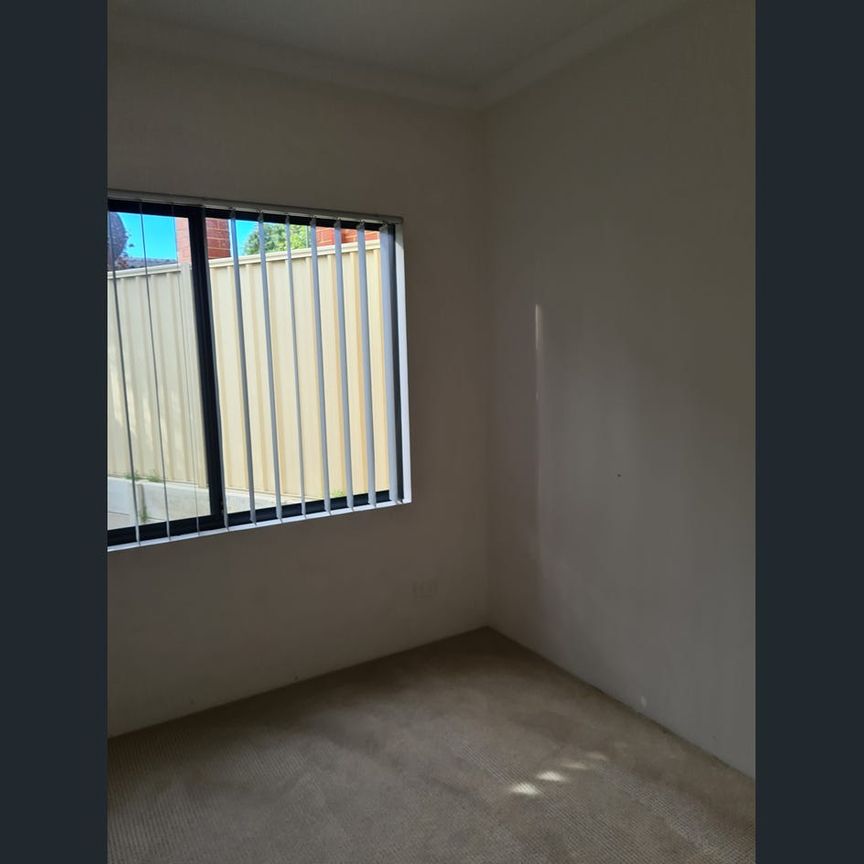 Modern Villa Living in Thornlie - Photo 1