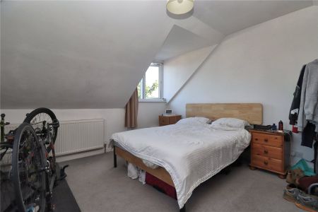 York Road, Woking - 2 bedrooms Property for lettings - Seymours - Photo 3