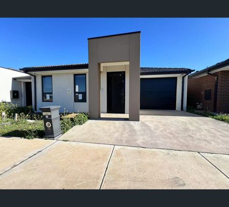 92 Spearmint Boulevard, Manor Lakes, Vic 3024 - Photo 2