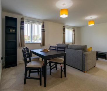 2 bedroom ground floor flat to rent - Photo 2