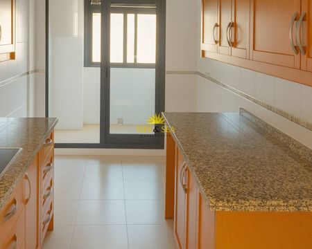 THREE-BEDROOM APARTMENT – ALICANTE - Photo 3