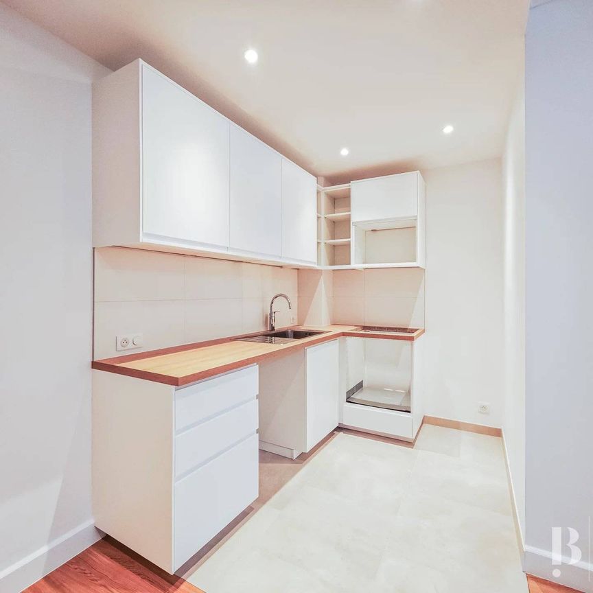 Rental Apartment Paris 8th Faubourg-du-Roule - Photo 1