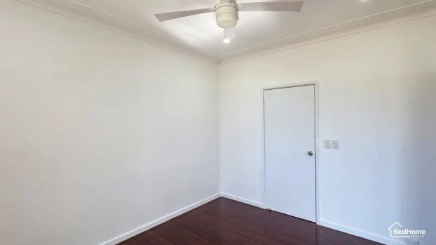 “Spacious and well-presented home in a convenient location!” - Photo 1