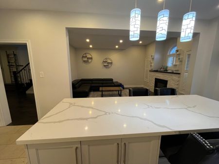 For Lease - 419 Seneca Court Unit# Upper, Newmarket, Ontario - Photo 3