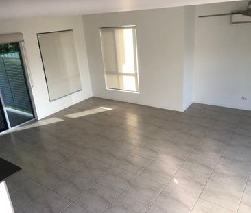 Fully fenced low maintenance yard - Photo 2