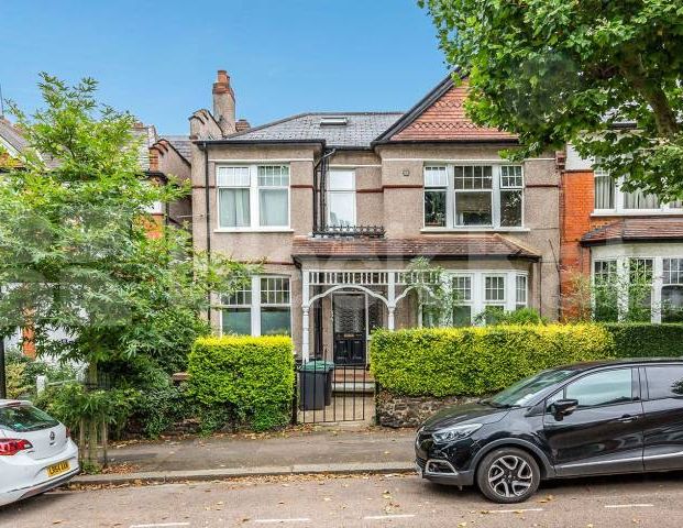 Spacious studio flat, minutes away from Muswell Hill Broadway - Photo 1