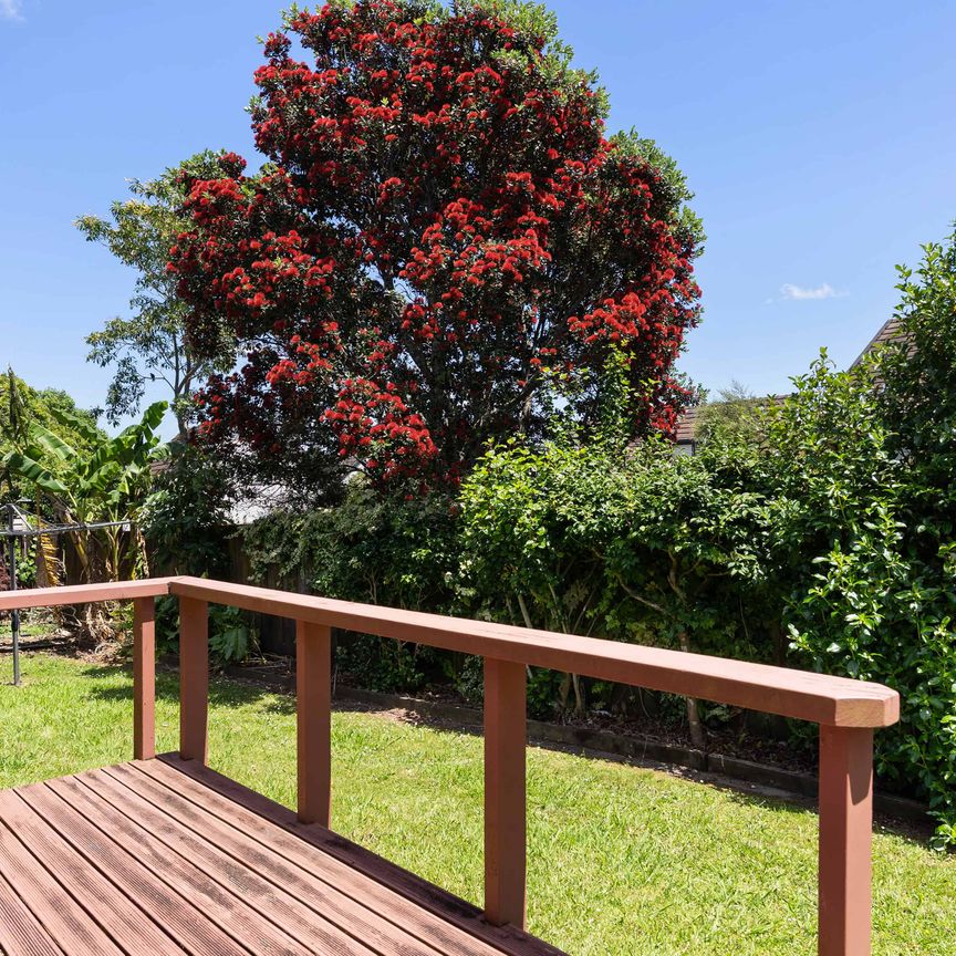 3 bed family home internal garage near top schools - Photo 1
