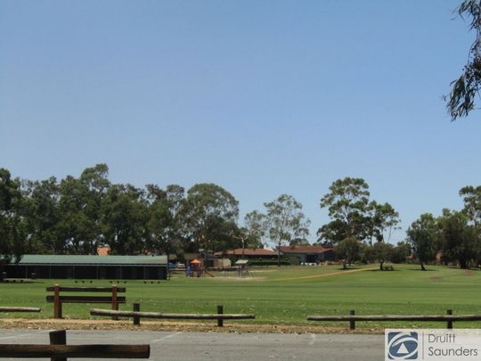 STUNNING & SPACIOUS - Photo 1