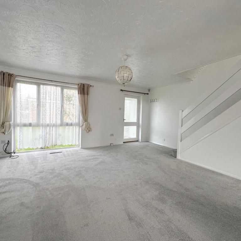 Semi Detached House - Photo 1