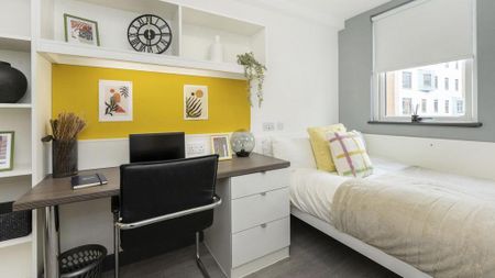 1 bedroom in a flat share to rent - Photo 3