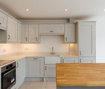 4 bedroom semi-detached house to rent - Photo 2