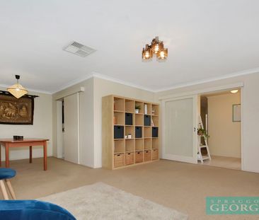 Family home with pool - just in time for Summer! - Photo 3