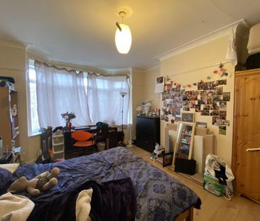 4 bedroom semi-detached house to rent - Photo 3