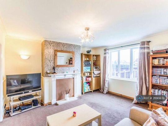 3 bedroom semi-detached house to rent - Photo 1