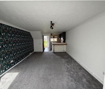 2 bedroom semi-detached house to rent - Photo 3
