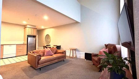 One-Bedroom Apartment in Iconic Heritage Building - Photo 4