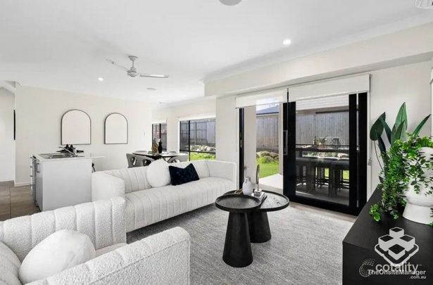 MODERN BETHANIA LIVING - Photo 1