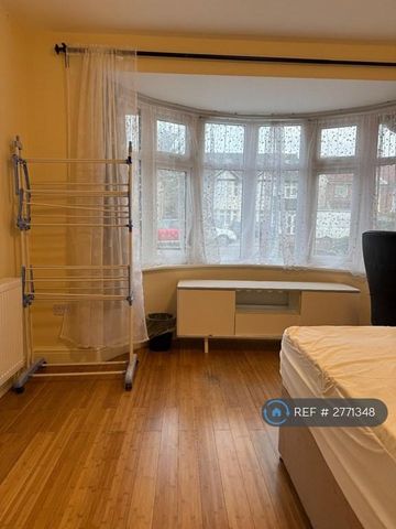 6 bedroom semi-detached house to rent - Photo 2